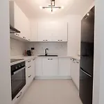 شقة One-bedroom With Sofa Bed And Balcony Near Pipera Metro بوخارست