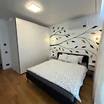 One-bedroom With Sofa Bed And Balcony Near Pipera Metro Apartment *