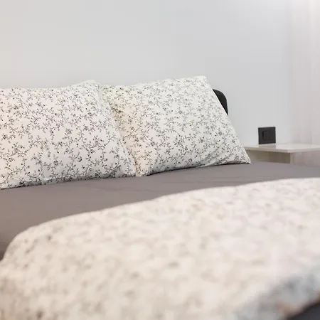 One-bedroom With Sofa Bed And Balcony Near Pipera Metro