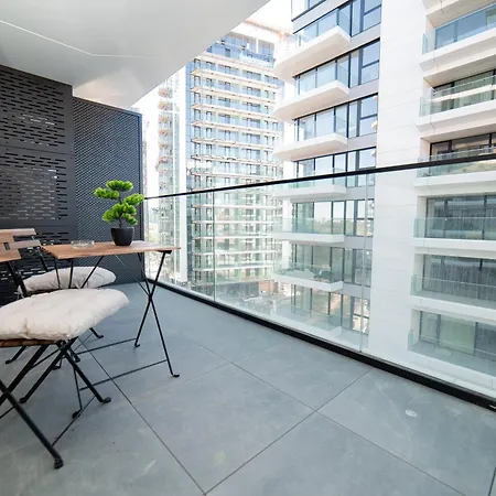 One-bedroom With Sofa Bed And Balcony Near Pipera Metro * 布加勒斯特