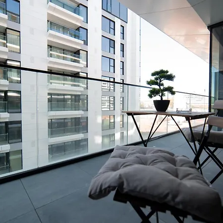 Apartament View 1-bedroom With Balcony Near Pipera Metro Bukareszt
