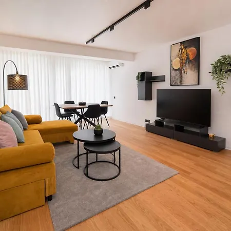 公寓 One-bedroom With Sofa Bed And Balcony Near Pipera Metro *