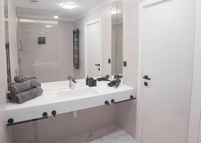 One-bedroom With Sofa Bed And Balcony Near Pipera Metro * Bucarest