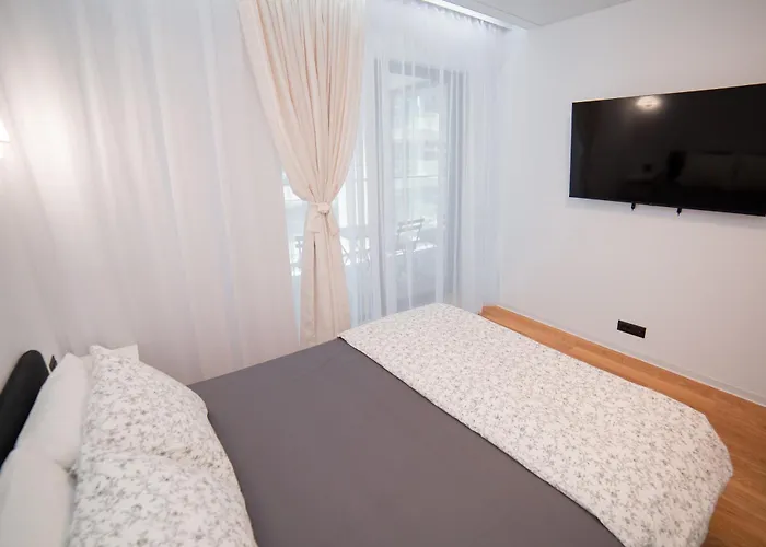 One-bedroom With Sofa Bed And Balcony Near Pipera Metro Apartament Bukareszt